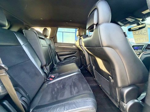 Used 2018 Jeep Grand Cherokee Altitude AWD/4WD image 19