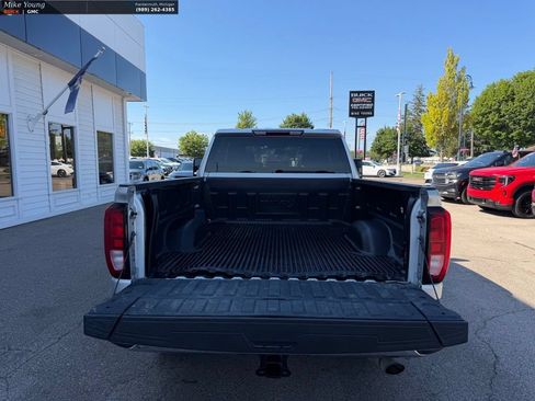Used 2022 GMC Sierra 2500 SLE w/ X31 Off-Road Package AWD/4WD image 8