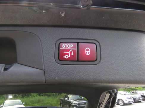 Used 2021 Mercedes-Benz GLC 300 4MATIC image 18