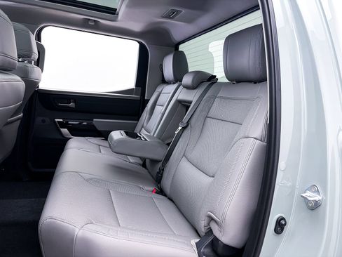 Used 2024 Toyota Tundra Limited AWD/4WD image 43