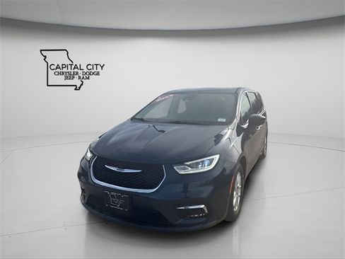 Used 2024 Chrysler Pacifica Touring-L w/ Uconnect Theater Family Group image 2