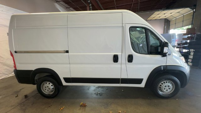 Used 2025 RAM ProMaster 2500 w/ Convenience Group FWD image 2