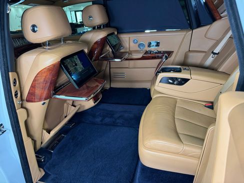Used 2018 Rolls-Royce Phantom Extended Wheelbase image 11