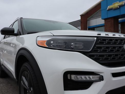 Used 2023 Ford Explorer XLT w/ Equipment Group 202A image 4