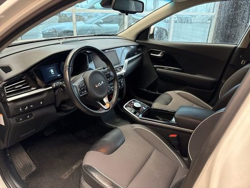 Certified 2022 Kia Niro EX w/ Cold Weather Package image 19