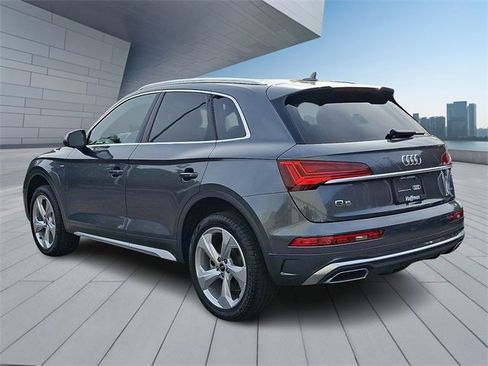 Certified 2025 Audi Q5 2.0T Premium Plus w/ Premium Plus Package image 4