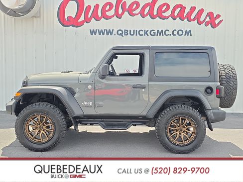 Used 2019 Jeep Wrangler Sport AWD/4WD image 4