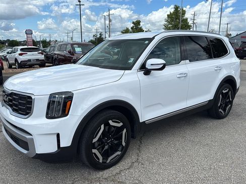 Certified 2024 Kia Telluride S FWD image 3