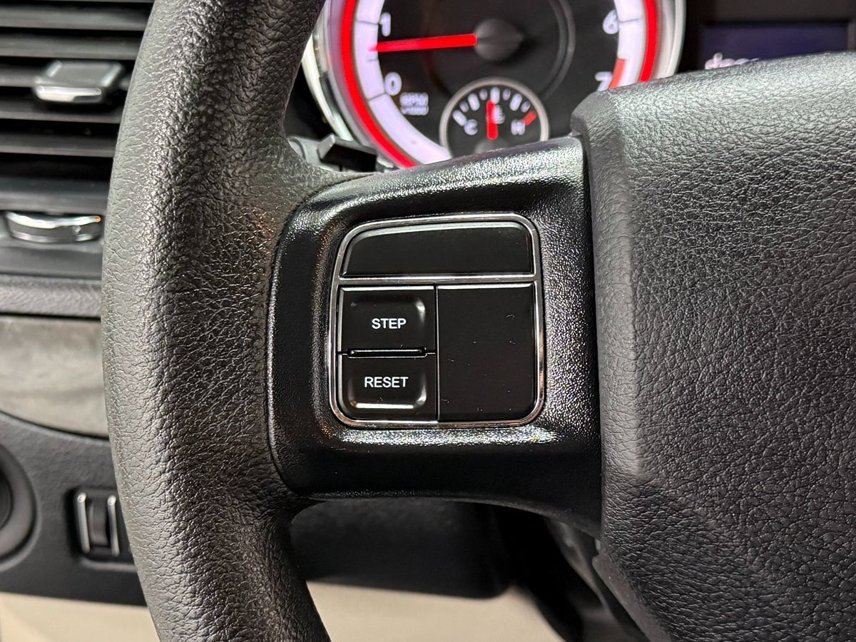 Used 2019 Dodge Grand Caravan SE FWD image 17