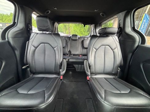 Used 2025 Chrysler Pacifica Select FWD image 12