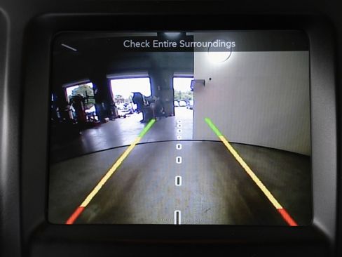 Used 2016 Jeep Cherokee Trailhawk w/ Comfort/Convenience Group image 17