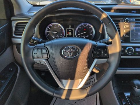 Used 2016 Toyota Highlander XLE AWD/4WD image 14