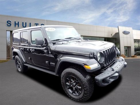 Used 2019 Jeep Wrangler Unlimited Sahara w/ Quick Order Package 24M Moab image 3