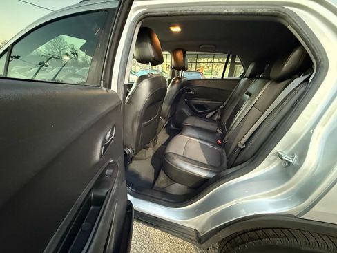 Used 2019 Chevrolet Trax LT w/ LT Convenience Package image 12