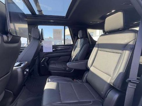 Used 2023 GMC Yukon Denali w/ Denali Reserve Package image 10
