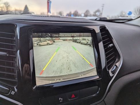 Used 2020 Jeep Cherokee Limited image 14