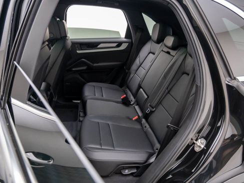 Certified 2025 Porsche Cayenne AWD/4WD image 17