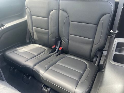 Used 2018 GMC Acadia SLT FWD image 19