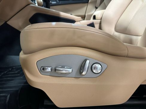 Used 2025 Porsche Macan image 14