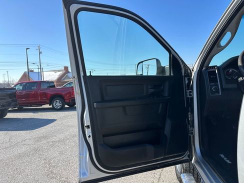 Used 2018 RAM 2500 Tradesman w/ Chrome Appearance Group image 22