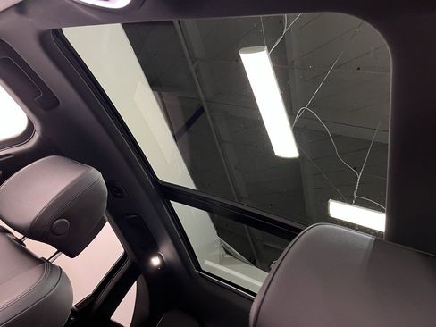 Used 2023 Porsche Macan image 10