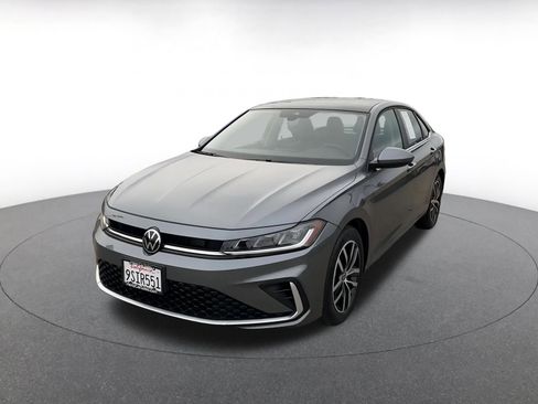 Used 2025 Volkswagen Jetta SE image 7