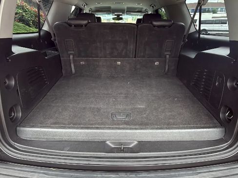 Used 2016 Chevrolet Suburban LS RWD image 32