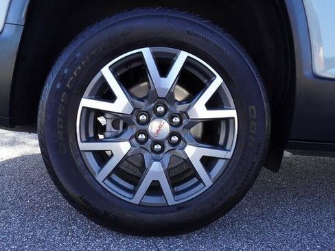 Used 2023 GMC Acadia SLE image 42