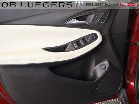 Used 2022 Buick Encore GX Essence FWD image 6
