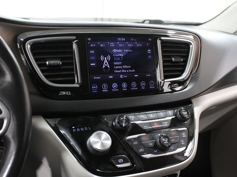 Used 2018 Chrysler Pacifica Touring-L Plus w/ Advanced Safetytec Group image 9