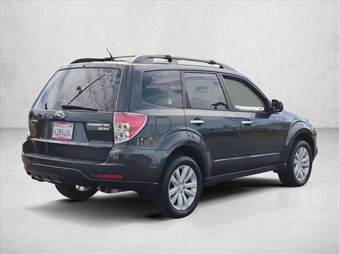 Used 2013 Subaru Forester 2.5X Premium w/ Popular Pkg 2 AWD/4WD image 5