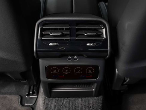 Used 2025 BMW M5 w/ Carbon Package image 22