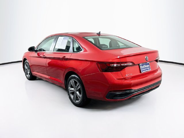 Certified 2023 Volkswagen Jetta SE w/ Panoramic Sunroof Package FWD image 6