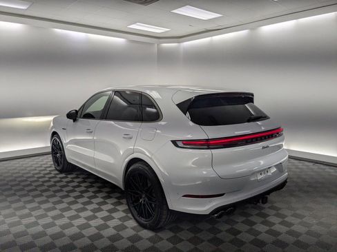 New 2026 Porsche Cayenne Turbo image 3