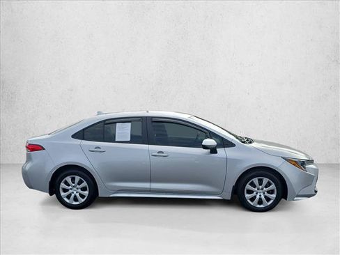Used 2025 Toyota Corolla LE FWD image 4