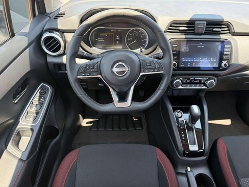 Used 2025 Nissan Versa SR FWD image 27