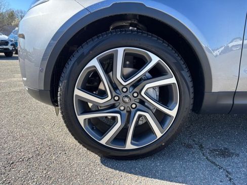 Certified 2025 Land Rover Discovery S AWD/4WD image 9