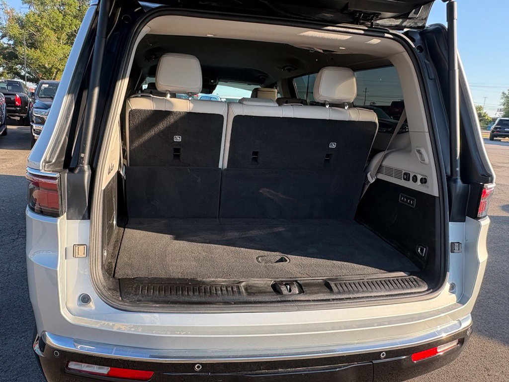 Used 2023 Jeep Wagoneer Series II w/ Flexible Seating Group AWD/4WD image 7