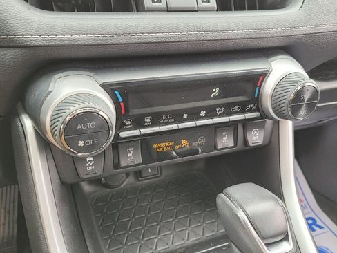 Used 2021 Toyota RAV4 XLE Premium image 22