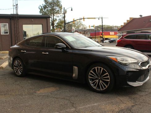 Used 2018 Kia Stinger Premium RWD image 10