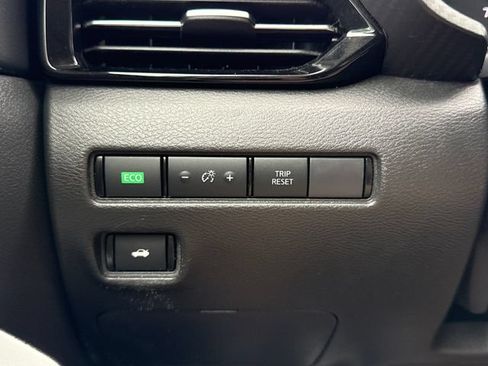 Used 2023 Nissan Sentra SR w/ SR Premium Package FWD image 30