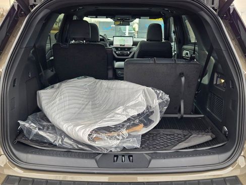 New 2026 Ford Explorer ST-Line w/ ST-Line Street Pack image 15