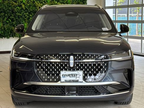 Used 2024 Lincoln Nautilus Reserve AWD/4WD image 9