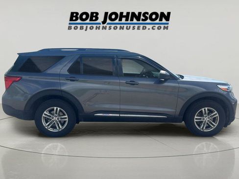 Used 2024 Ford Explorer XLT AWD/4WD image 2