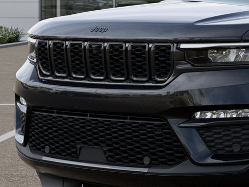 New 2025 Jeep Grand Cherokee Limited w/ Luxury Tech Group II image 35