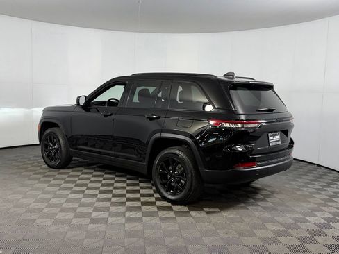 Certified 2025 Jeep Grand Cherokee Altitude AWD/4WD image 8