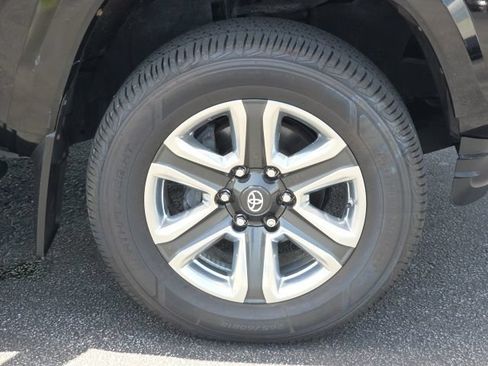 Used 2017 Toyota Tacoma Limited w/ Tow Package AWD/4WD image 22