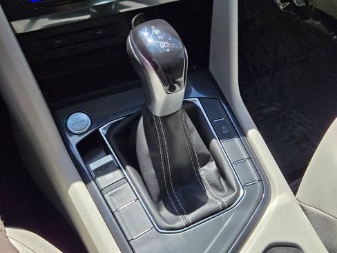Certified 2023 Volkswagen Tiguan SE w/ Panoramic Sunroof Package FWD image 22