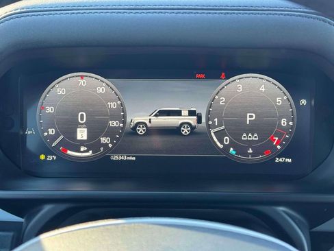 Used 2025 Land Rover Defender 110 S image 26