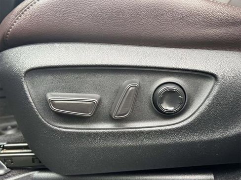 Used 2023 Toyota Sienna Platinum image 13